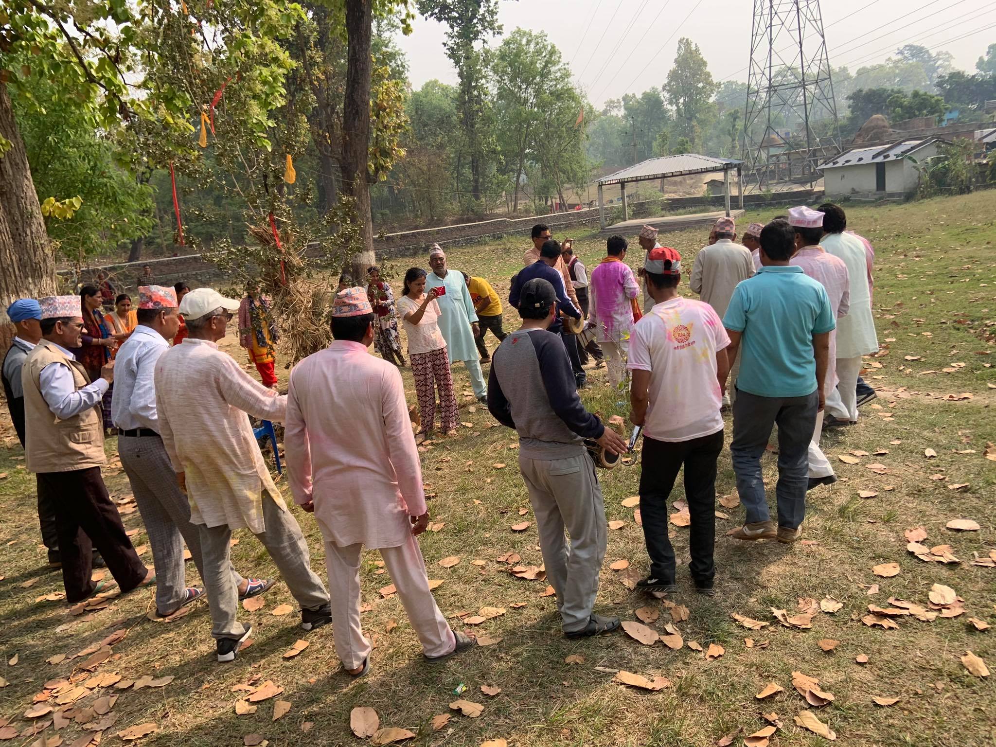 कैलालीको गोदावरी नगरपालिका १ मा परम्परागत होली पर्ब मनाइँदै